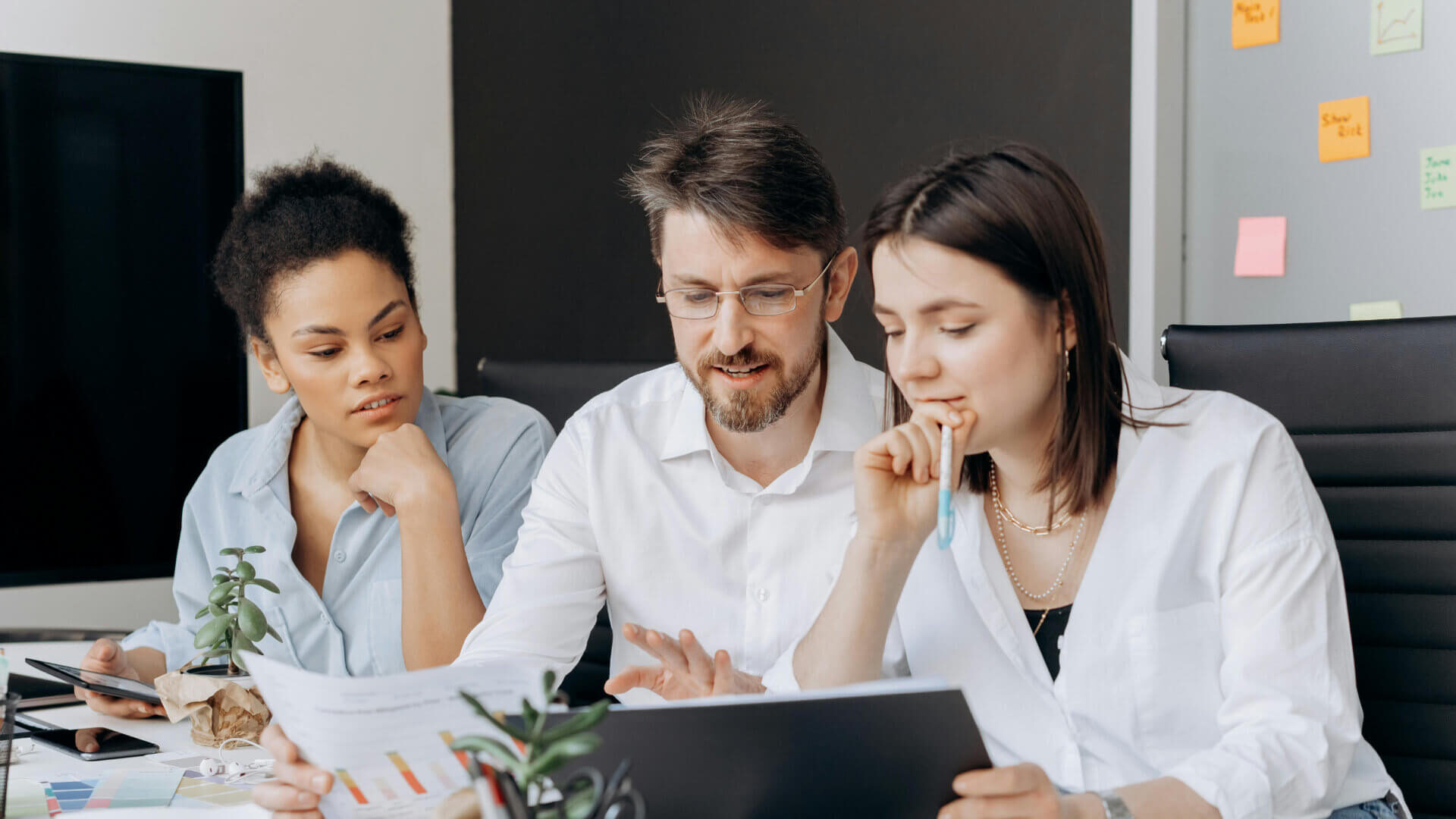 Erfolgreiches Onboarding für Führungskräfte im Gesundheitswesen: So gestalten Sie Ihren Start wirksam 1 Reflexionsgespräch im Team